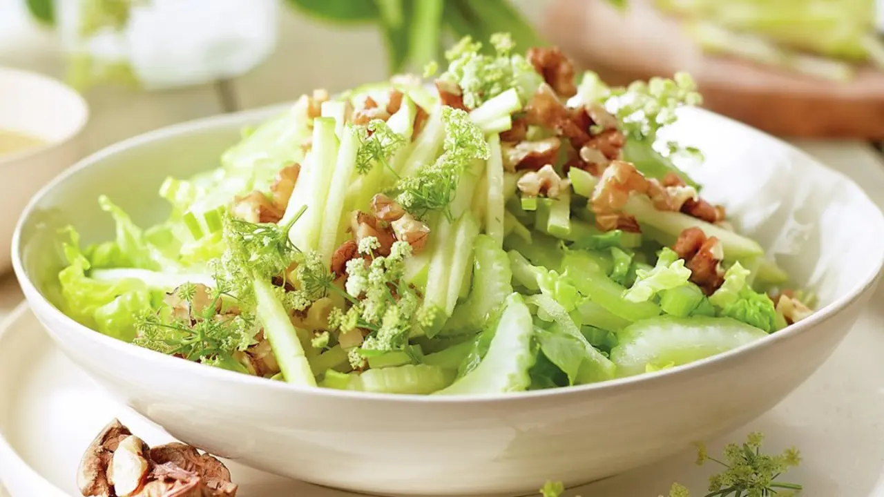 Best Ensalada de Apio y Manzana Near Me
